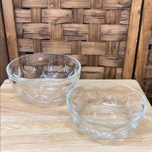 Vintage Pyrex Tear Drop Nesting Bowls - Set of Two